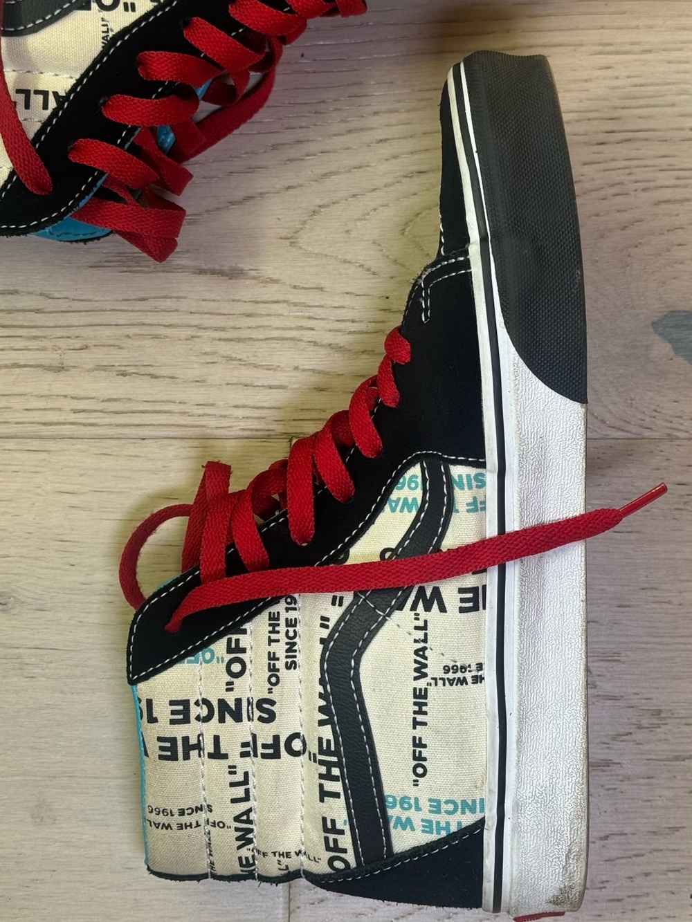 Vans Sk8-Hi Logo Flame high top sneakers in size Men’s 6 / Women’s 7.5.